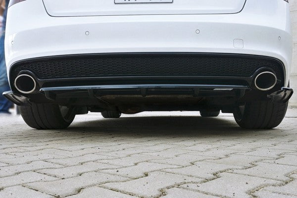 Maxton Central Rear Splitter Audi A5 S-Line Facelift (With A Vertical Bar) - Gloss Black