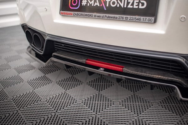 Maxton Central Rear Splitter (With Vertical Bars) Nissan Gtr R35 Facelift - Gloss Black