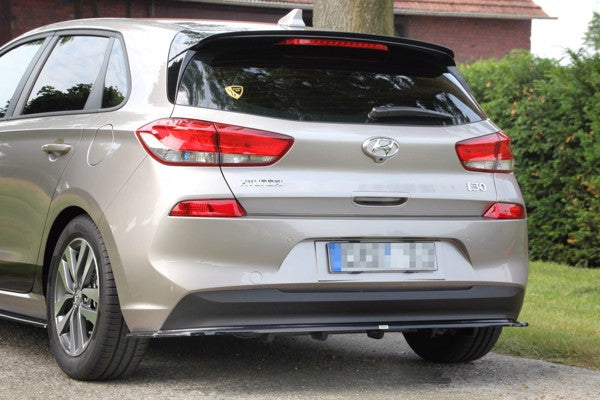 Maxton Central Rear Splitter (With Vertical Bars) Hyundai I30 Mk3 Hatchback - Gloss Black
