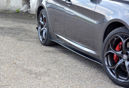 Maxton Side Skirts Diffusers Alfa Romeo Giulia Veloce - Gloss Black