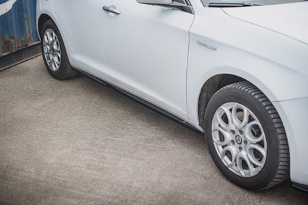 Maxton Side Skirts Diffusers Alfa Romeo Giulietta Facelift - Gloss Black