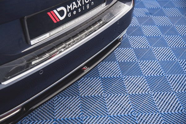 Maxton Central Rear Splitter Volkswagen Passat B8 - Gloss Black