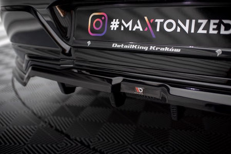 Maxton Central Rear Splitter (With Vertical Bars) BMW 7 M-Pack G70 - Gloss Black