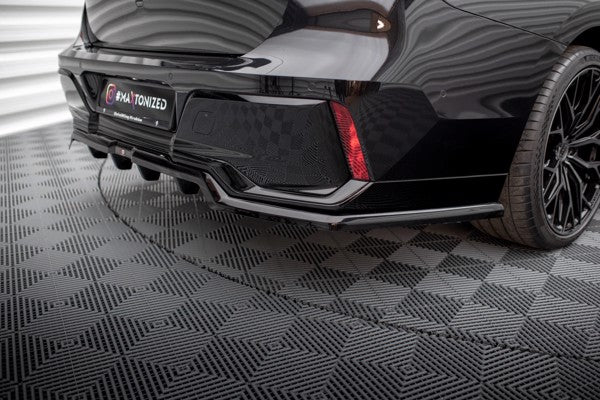 Maxton Central Rear Splitter (With Vertical Bars) BMW 7 M-Pack G70 - Gloss Black
