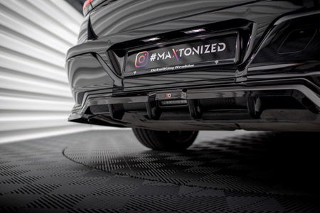 Maxton Central Rear Splitter (With Vertical Bars) BMW 7 M-Pack G70 - Gloss Black