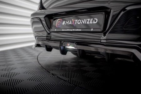 Maxton Central Rear Splitter (With Vertical Bars) BMW 7 M-Pack G70 - Gloss Black