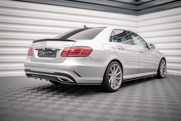 Maxton Central Rear Splitter (With Vertical Bars) Mercedes-Benz E Amg-Line Sedan W212 Facelift - Gloss Black
