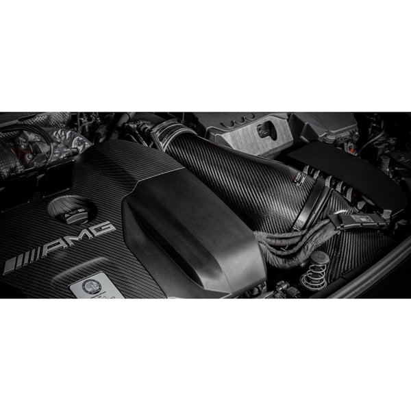 Eventuri Intake i kulfiber til Mercedes W177/C118 A45/A45S med rød luftfilter og monteringsdele på hvid baggrund.