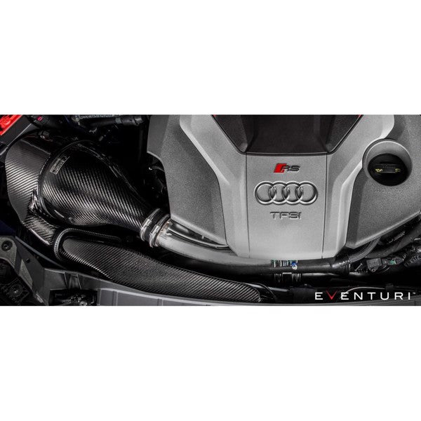 Sort Eventuri carbon intake system med sekundær kanal til Audi B9 RS5/RS4, inklusive luftfilter og monteringsbeslag, vist mod hv