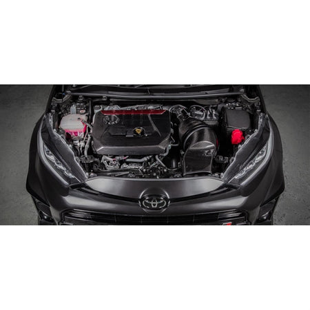 Eventuri carbon indsugningskit med glans til Toyota GR Yaris, inklusive luftfilter og monteringsdele.