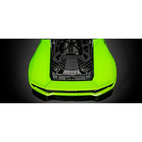Eventuri Carbon Intake indsugningsrør i kulfiber til Lamborghini Huracan med monteringsbeslag på hvid baggrund