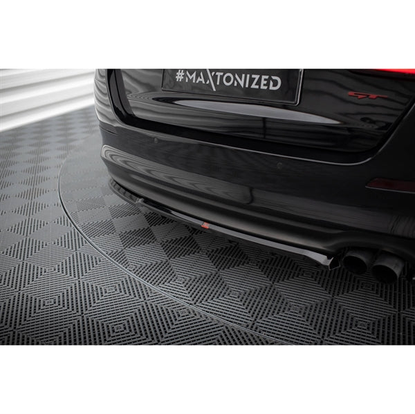 Maxton Central Rear Splitter (With Vertical Bars) Kia Optima MK3