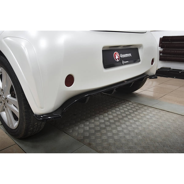 Maxton Central Rear Splitter (With Vertical Bars) Toyota IQ - Gloss Black