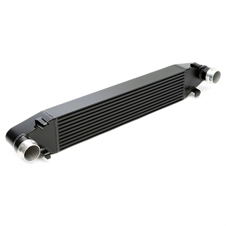 Sort TA-Technix intercooler til Mercedes Benz C-Klasse med aluminiumsforbindelser og effektiv varmeveksling.