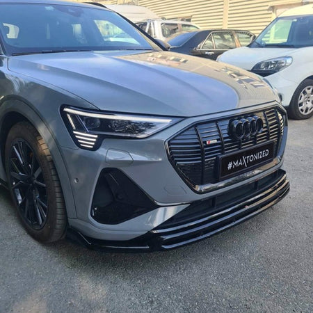 Maxton Front Splitter i sort til Audi e-Tron S-Line, designet til forbedret aerodynamik og sporty udseende.
