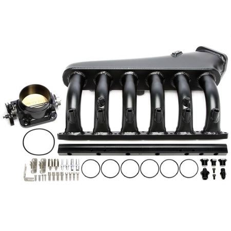 Sort TA-Technix indsugnings manifold med tilhørende dele til BMW 5-Serie E39, designet til optimering af motoreffektivitet.